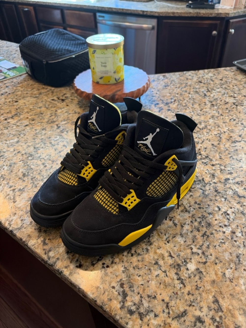 Jordan 4 Thunder